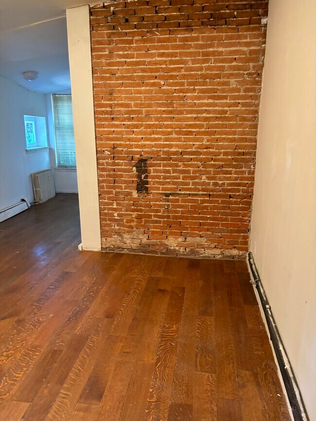 Living Room - 1326 W Pratt St