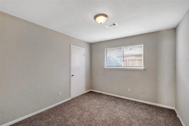 Building Photo - 11862 S Evelyn Cir