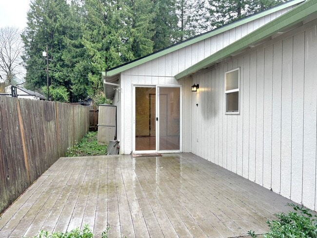 Building Photo - Spacious Ranch Style Home w/ private patio and yard, 2 car garage and vaulted ceilings