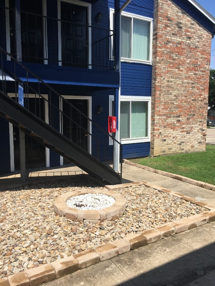 Building Photo - 2427 W Prairie St