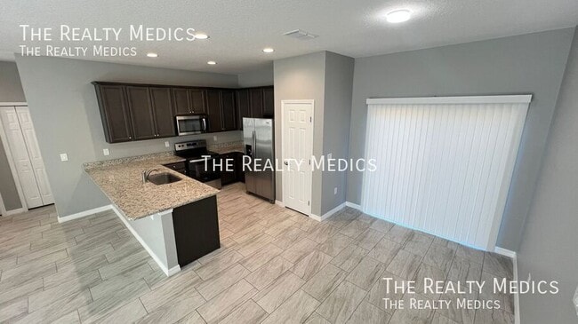 Building Photo - 1247 San Matio St