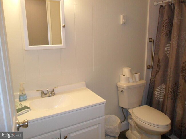 Building Photo - 301 Tichy Dr
