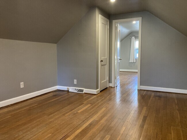 Building Photo - 1210 Rosedale Ave