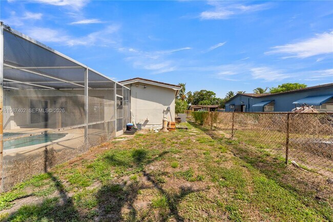 Building Photo - 6924 NW 8th Ct