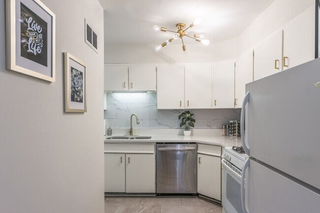 Building Photo - 4945 N Euclid Ave