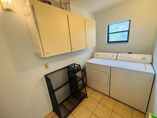 Building Photo - Great Location, 2 Bedroom W/ Access Citrus...
