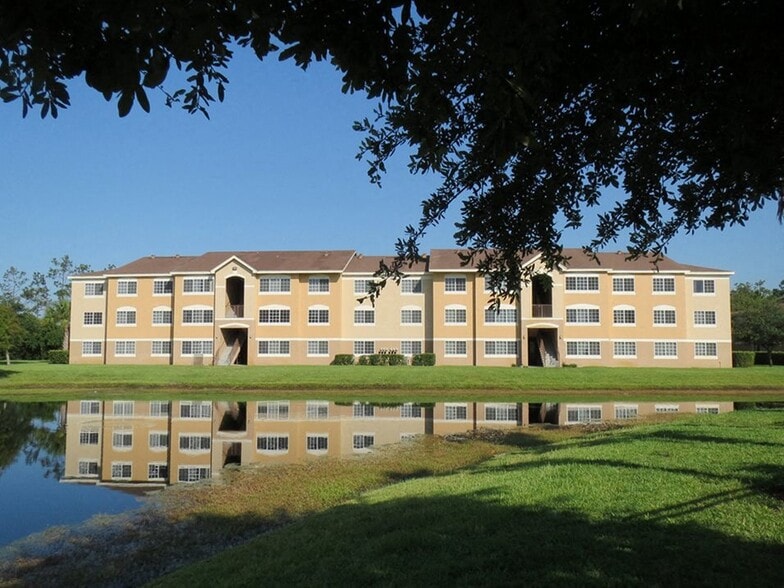 Primary Photo - Carolina Club Apartments