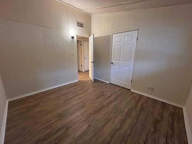 Building Photo - 73 Spence Ave