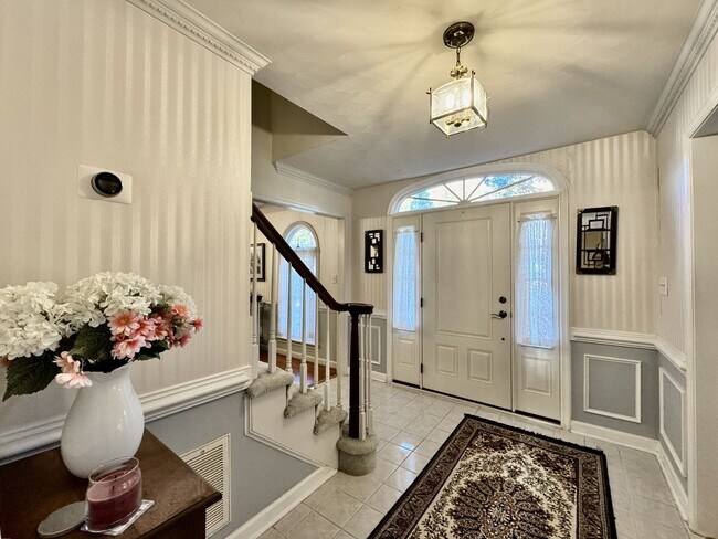 Building Photo - Fabulous 4-Bedroom Home w/2-Car Attached Garage! Dog Friendly - Screened Porch!