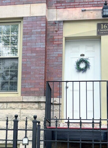 Front Entry - 1618 S Washtenaw Ave