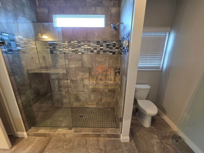 Building Photo - Luxury Home off of Coyote Crossing Golf Cl...