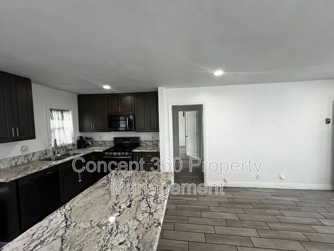 Building Photo - 14101 1/2 ANDERSON PL