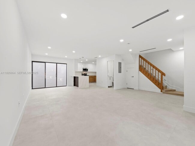 Building Photo - 6885 NW 169th St