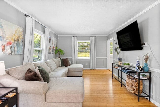 Building Photo - Spacious 4-Bedroom Haven with 3 Full Baths...
