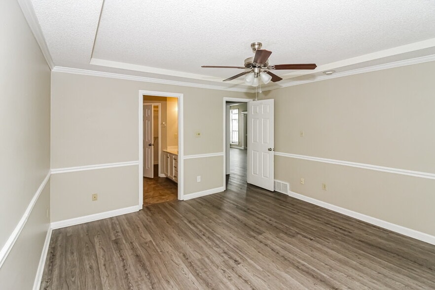 Building Photo - 8220 Glynn Vale Cove S