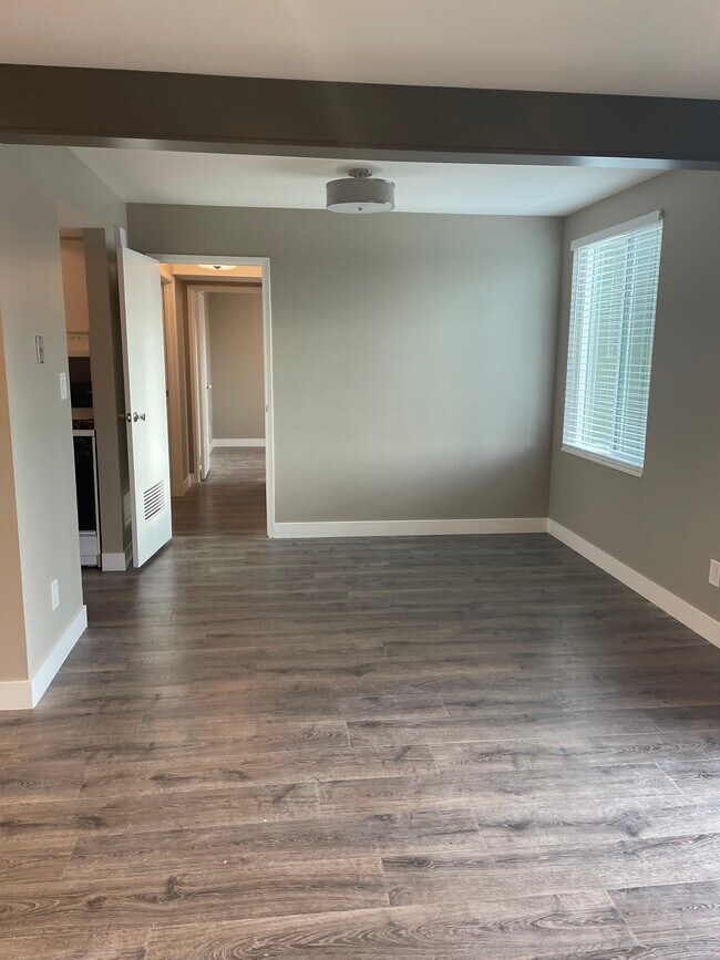 Large front room - 1160 S Foothill Dr