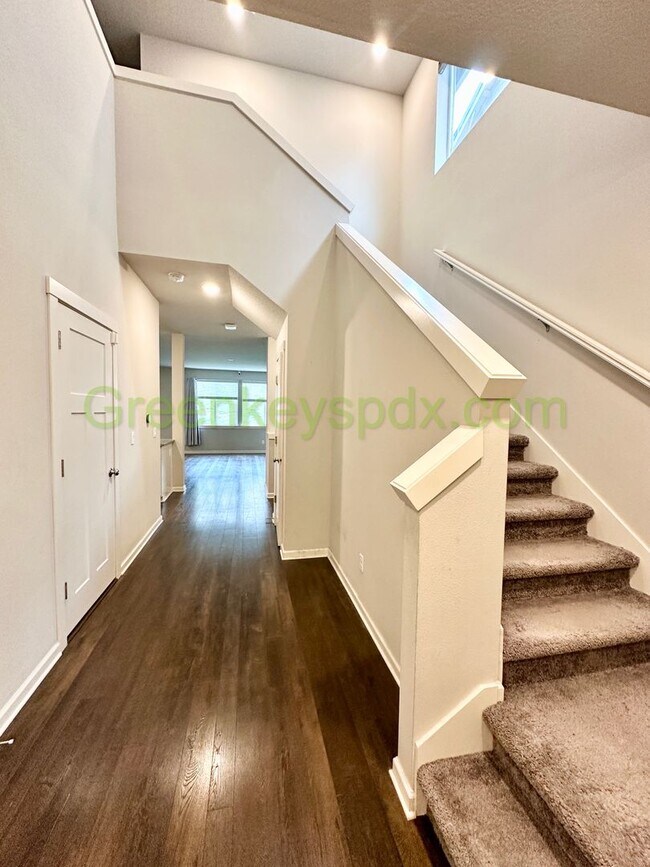 Building Photo - Amazing 2,306-square-foot house in Wood Village