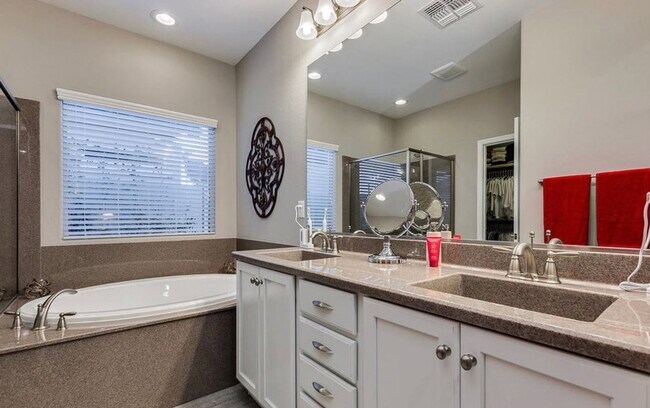 Building Photo - 10819 W Swayback Pass