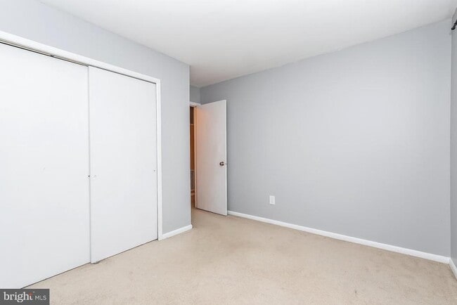 Building Photo - 306 Trinity Ct