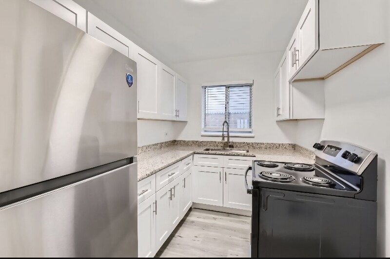 Building Photo - 1557-1557 Tamarac St