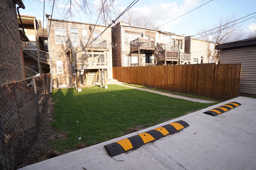 Building Photo - 6948 S Dorchester Ave