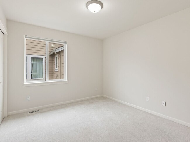 Building Photo - Spacious 4Bd Redmond Home