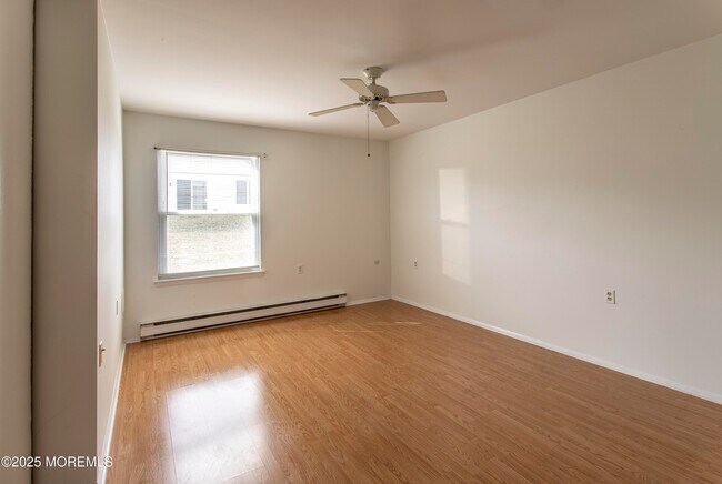 Building Photo - 73 Buckingham Dr N