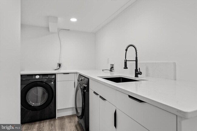 Building Photo - 1525 35th St NW