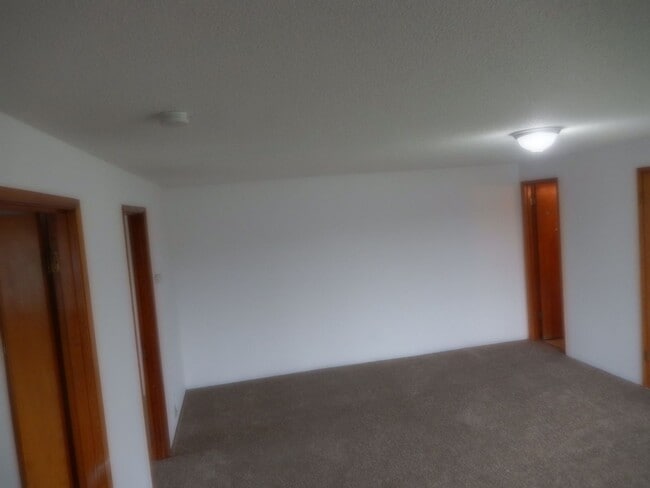 Building Photo - Renovated apartment for Rent