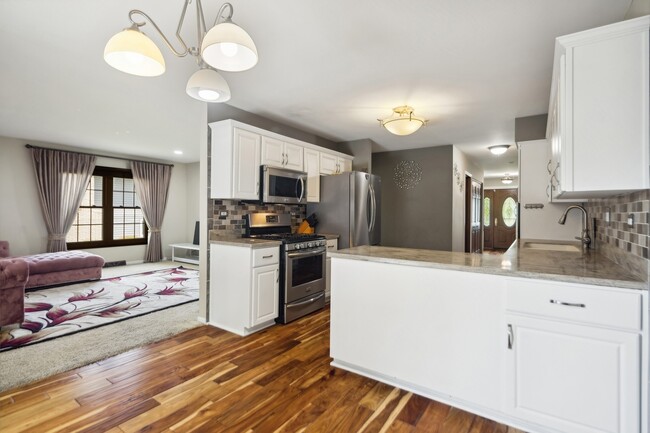 Building Photo - 15216 S Clover Ct