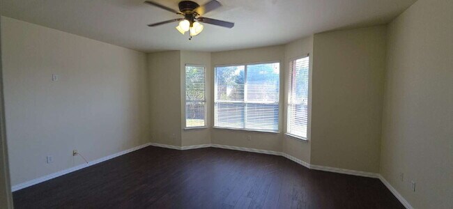 Building Photo - Expansive Mansfield Home with 5 Bedrooms, ...