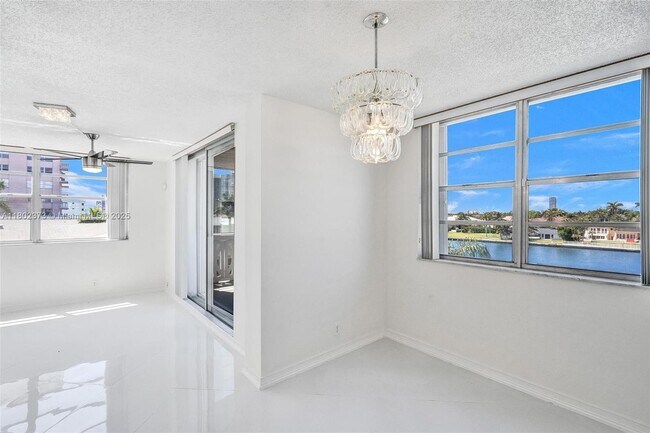 Building Photo - 3113 S Ocean Dr