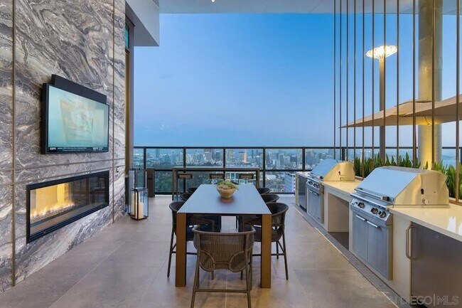 Building Photo - 525 Olive St