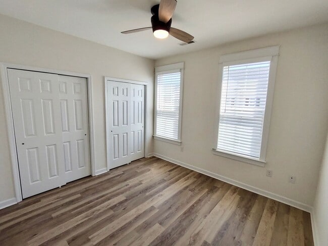 Building Photo - LUXURIOUS HIGH-END 2-story townhome in Market Common - walk to everything!