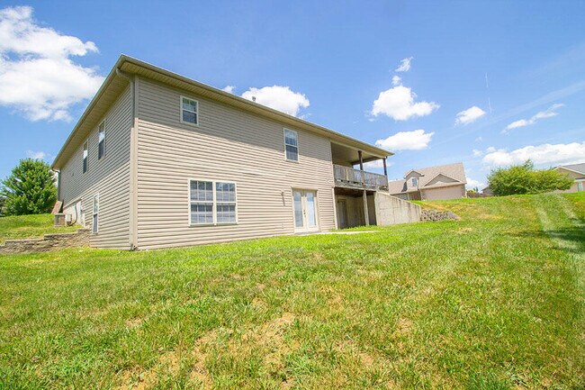 Building Photo - 208 Jackal Dr