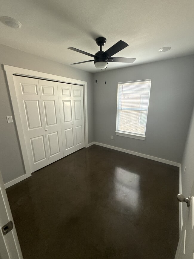 Building Photo - 104 Chloe Dr