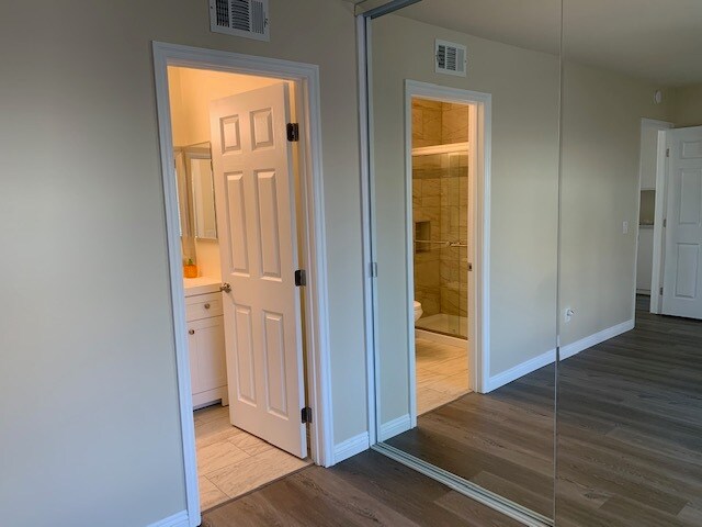 Building Photo - 856 Crystal Creek Ct