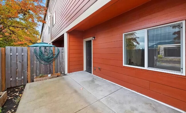 Building Photo - 459 NE Patricia Ann Pl