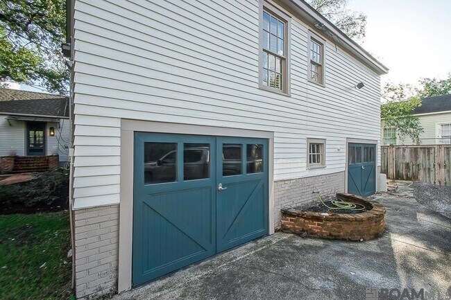 Building Photo - 2221 Olive St