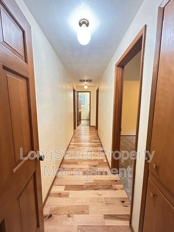 Building Photo - 3325 NW Circle Blvd