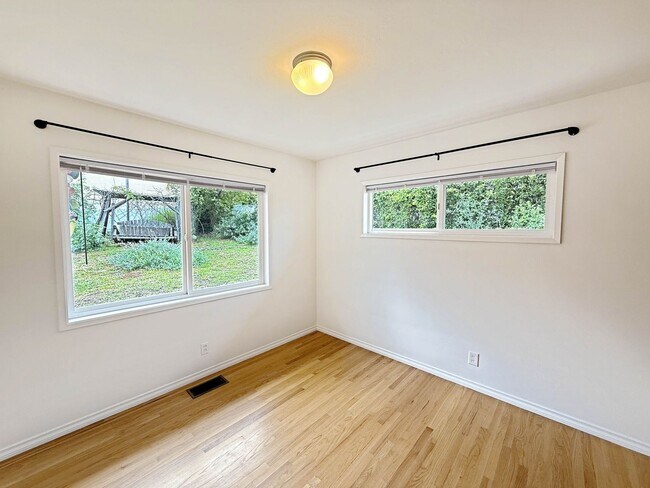 Building Photo - 3B/1BA Home in Escondido Available for Rent!