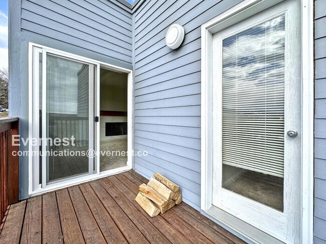 Building Photo - 1594 Bradley Dr