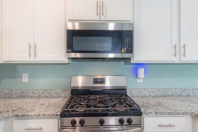Building Photo - 32667 Revere Dr
