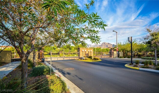 Building Photo - 685 Catalina Aisle St