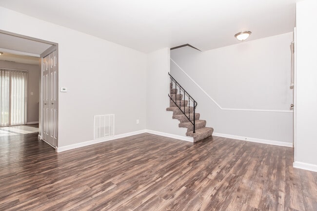 Building Photo - Woodhaven Oaks