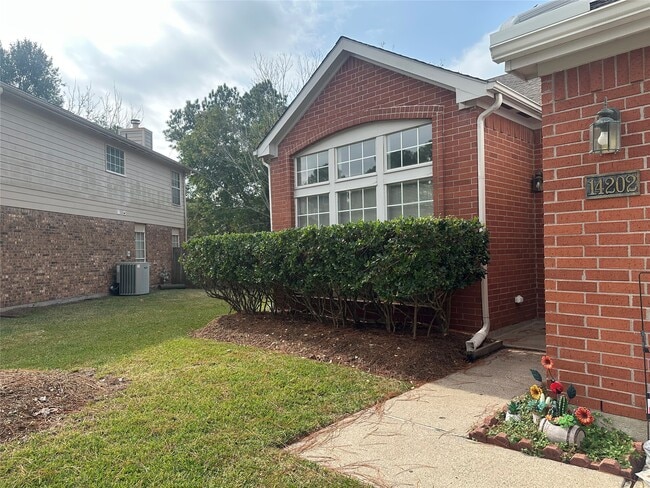 Building Photo - 14202 Misty Knoll Ct