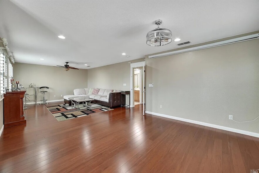 Building Photo - 332 Ring Neck St