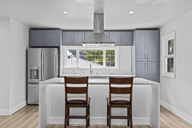 Building Photo - 2 bedroom in Seattle WA 98136