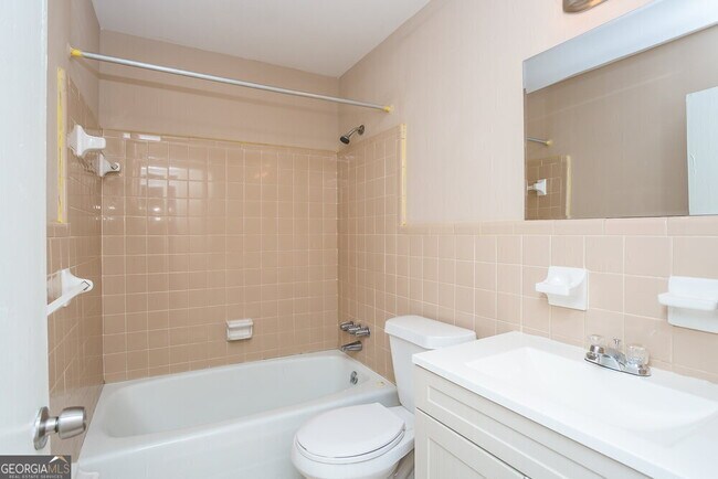 Building Photo - 1909 Argonne Dr