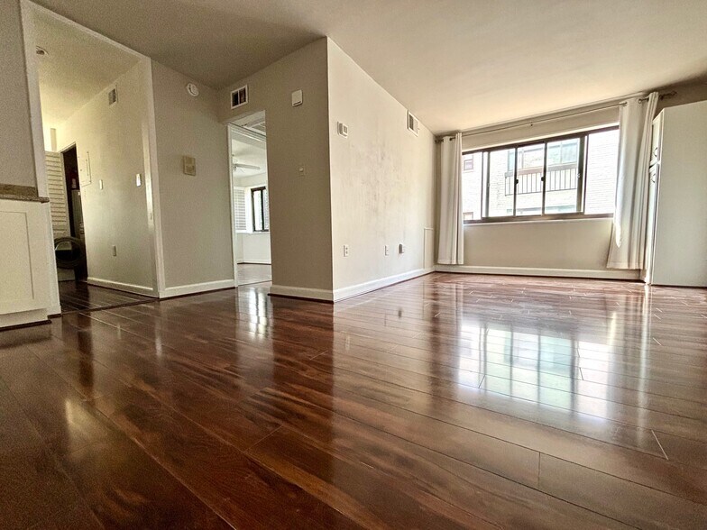 Primary Photo - 2602 Tunlaw Rd NW